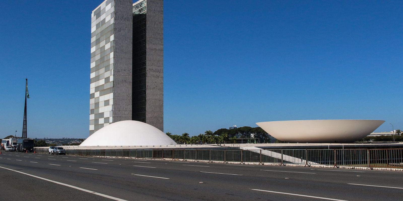 Votação da MP que zera “taxa das blusinhas” é adiada para terça