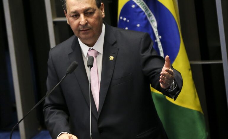 Relator da CCJ rejeita emendas da oposição que buscavam manter 6×1