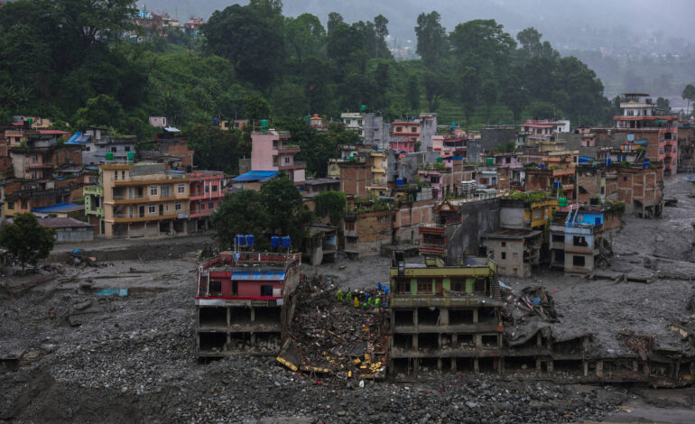 Nepal diz que terá de reconstruir 20 mil casas após inundações
