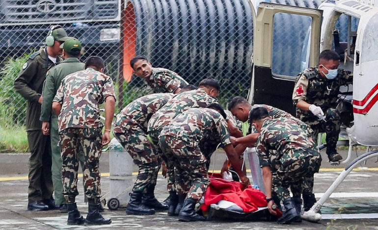 equipes-resgatam-dois-trabalhadores-presos-em-tunel-no-nepal