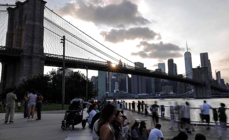 Polícia mata homem armado com faca na ponte do Brooklyn, em Nova York