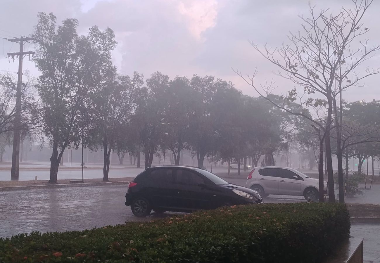 chuva-com-vento-e-registrada-em-palmas-neste-sabado-(5);-veja-a-previsao