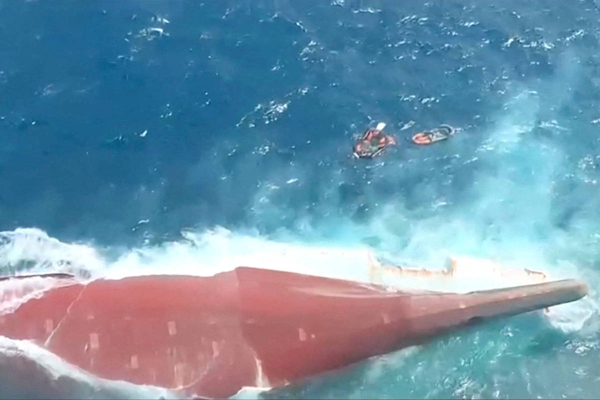 equipes-enfrentam-ventos-e-mar-turbulento-em-busca-de-129-pessoas-apos-naufragio-na-indonesia
