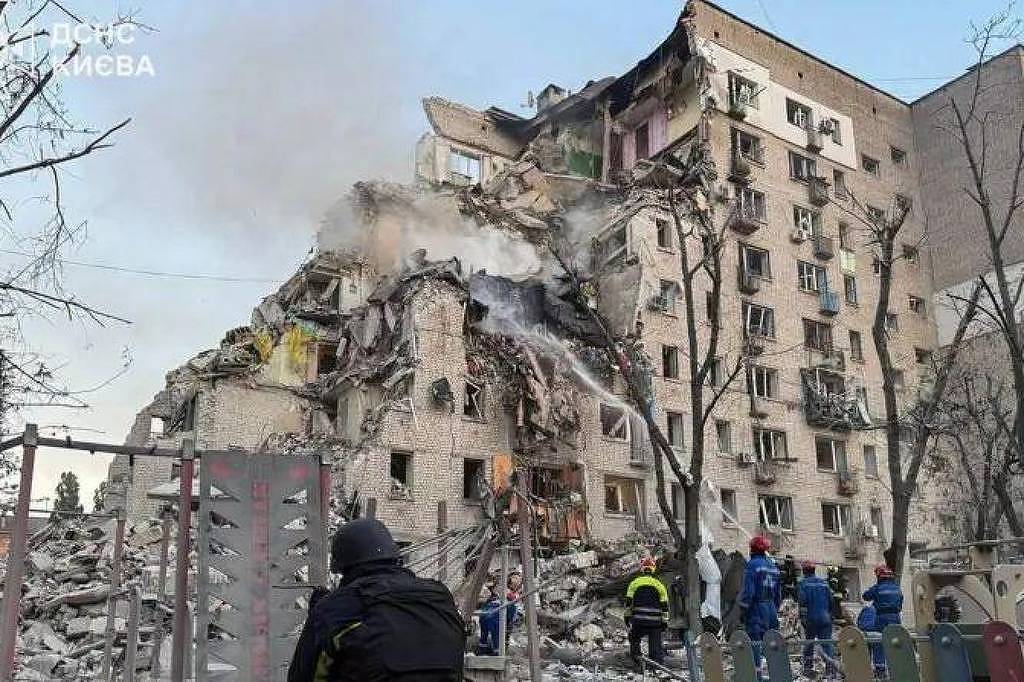 a-nova-e-implacavel-tatica-russa-contra-moradores-da-capital-da-ucrania