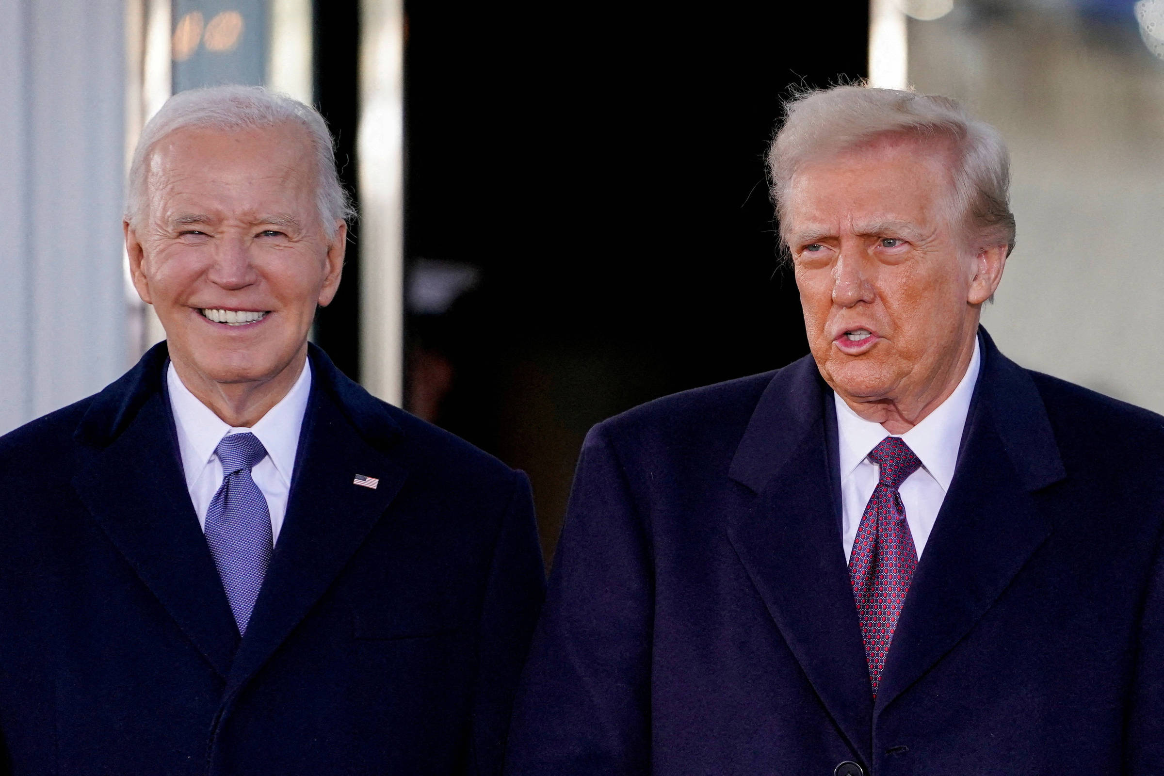 biden-e-alvo-favorito-de-trump-na-campanha-das-midterms,-com-quase-900-ataques