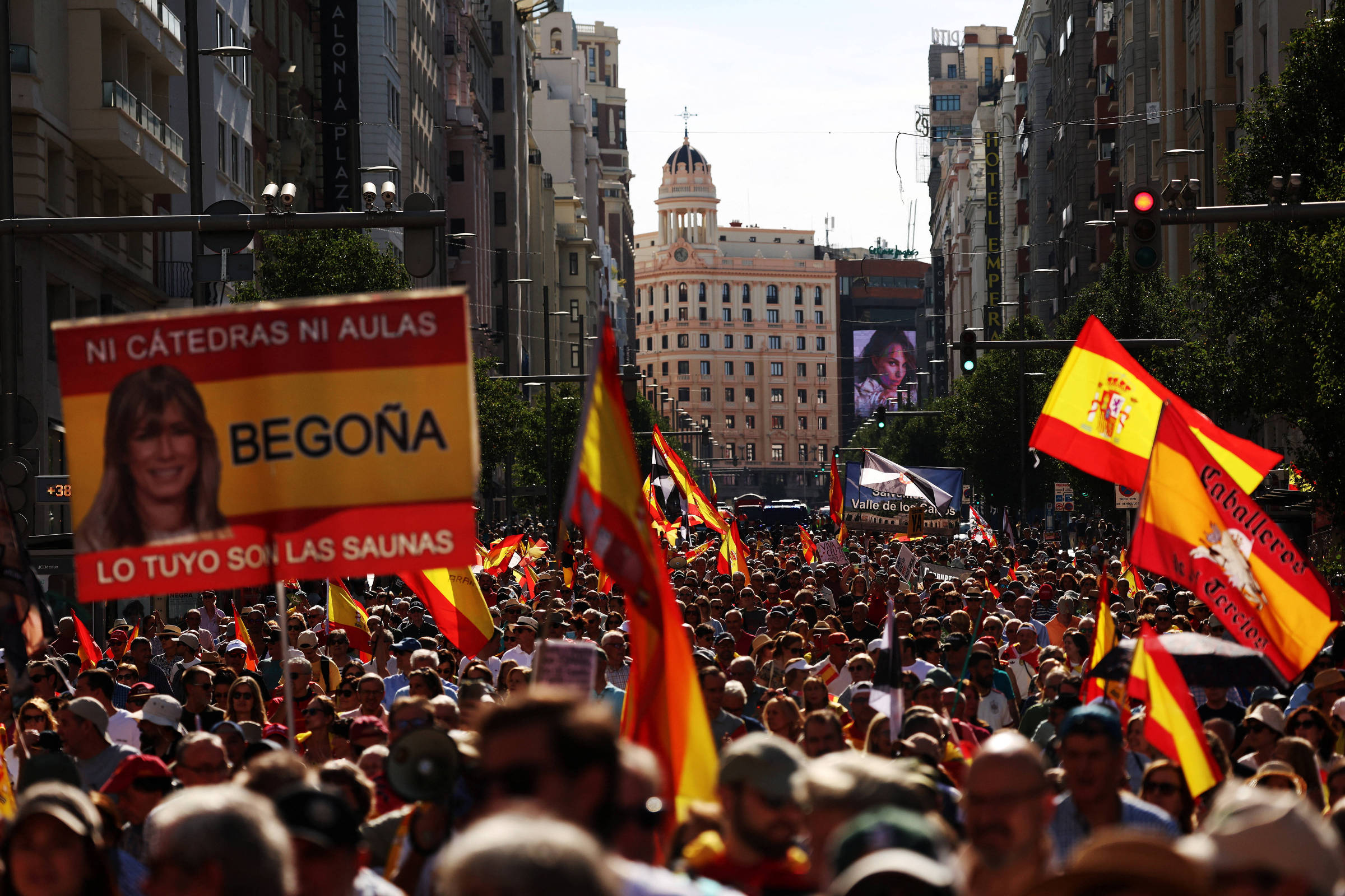 desgastado,-premie-da-espanha-tenta-fazer-de-protestos-por-habitacao-uma-vitoria-no-congresso