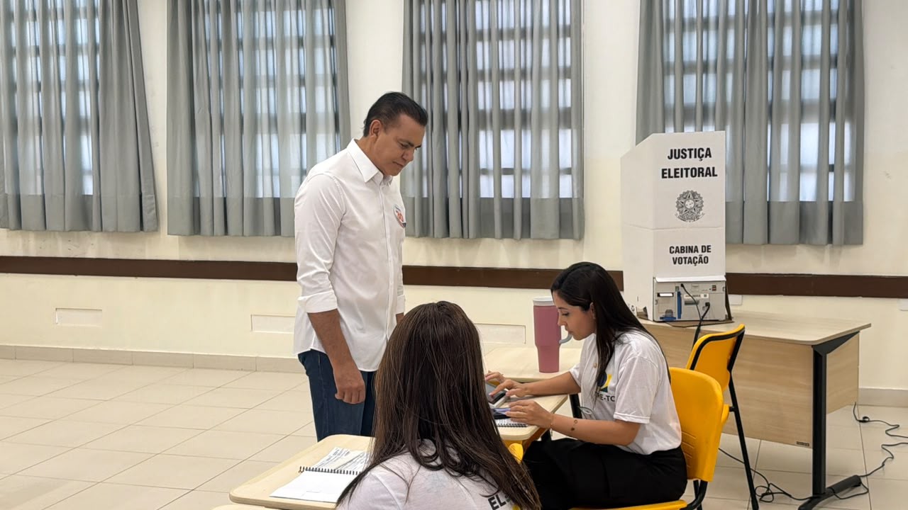 ataides-oliveira-(novo)-vota-em-palmas
