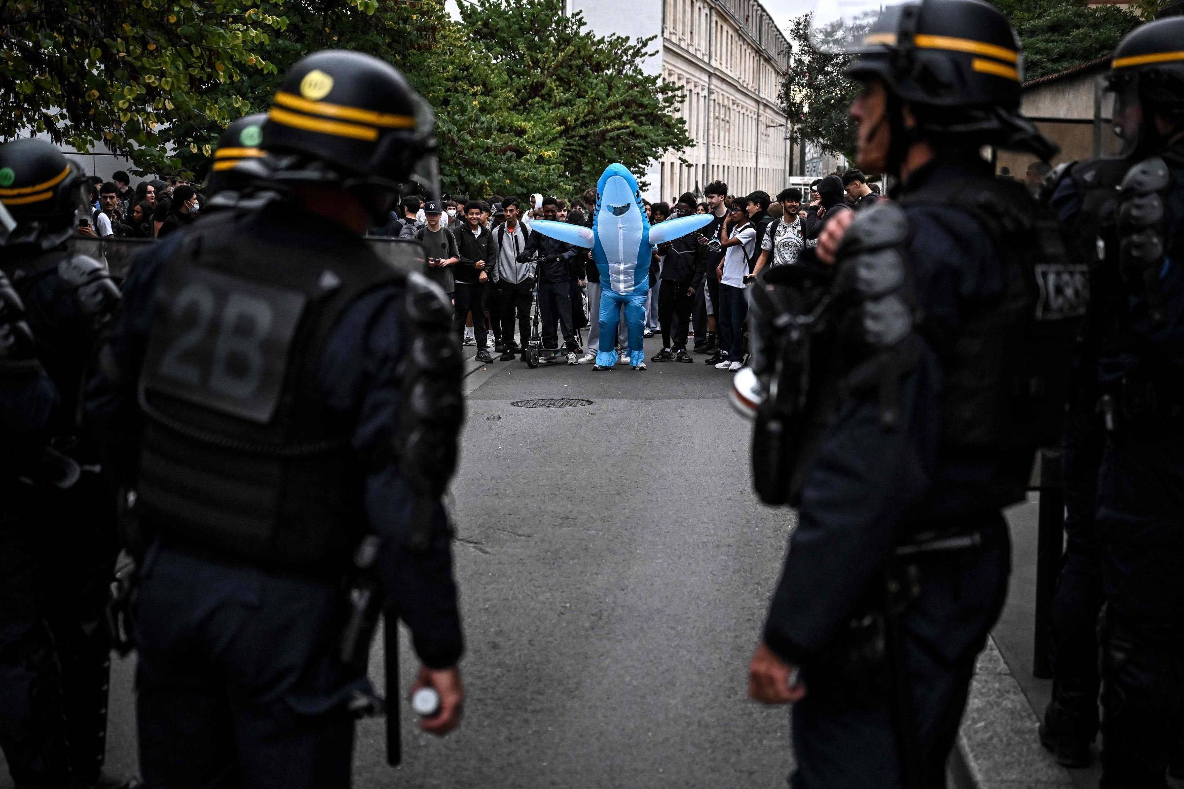 protestos-em-escolas-tomam-a-franca,-e-estudante-perde-a-mao-em-embate-com-policia