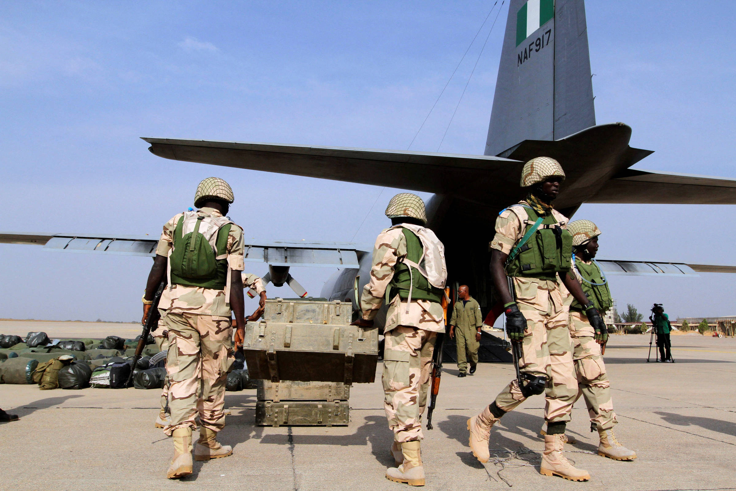 queda-de-aeronave-militar-mata-32-pessoas-na-nigeria