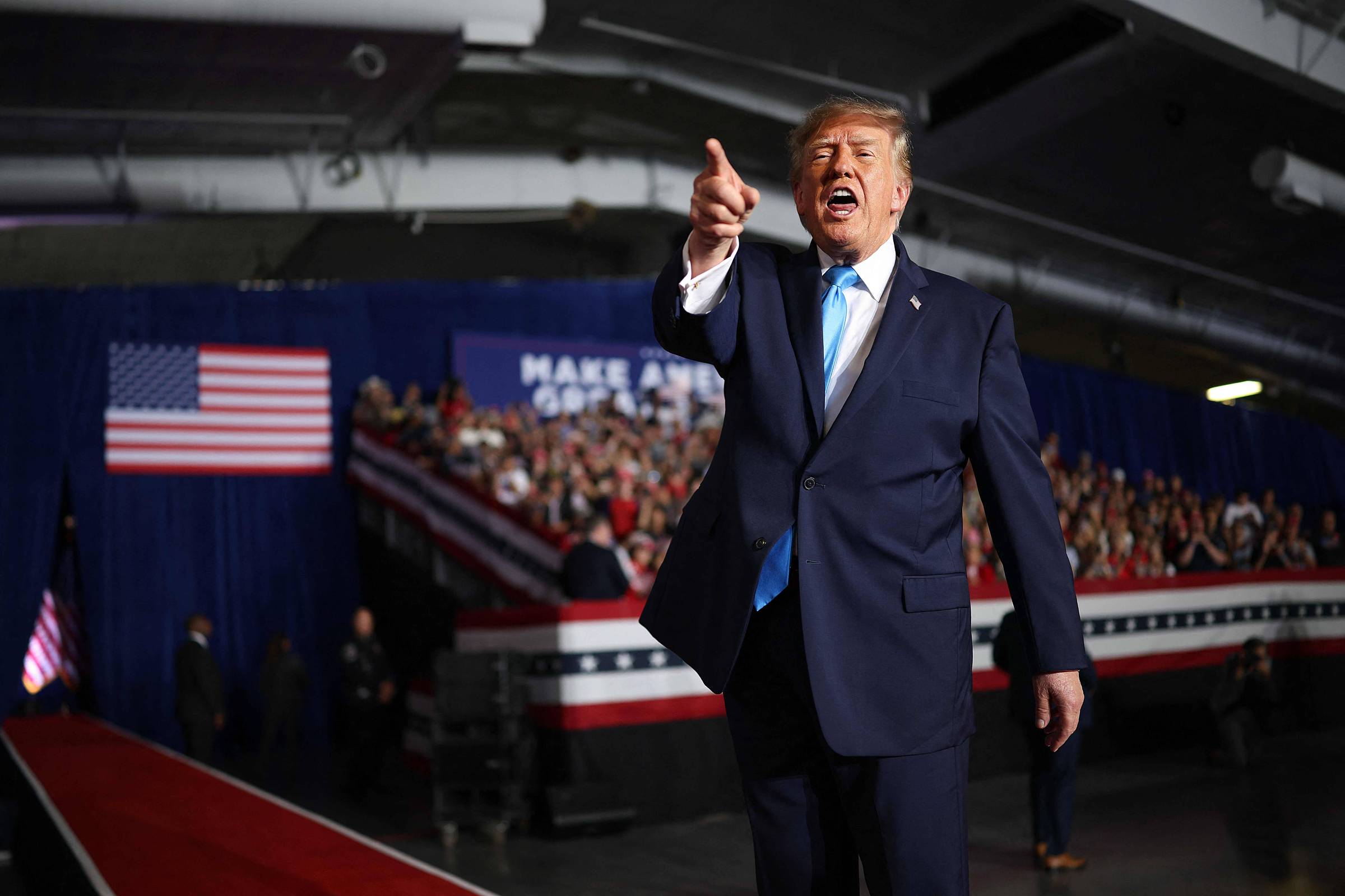 trump-diz-que-ira-poderia-destruir-cidades-da-california-e-provoca-revolta