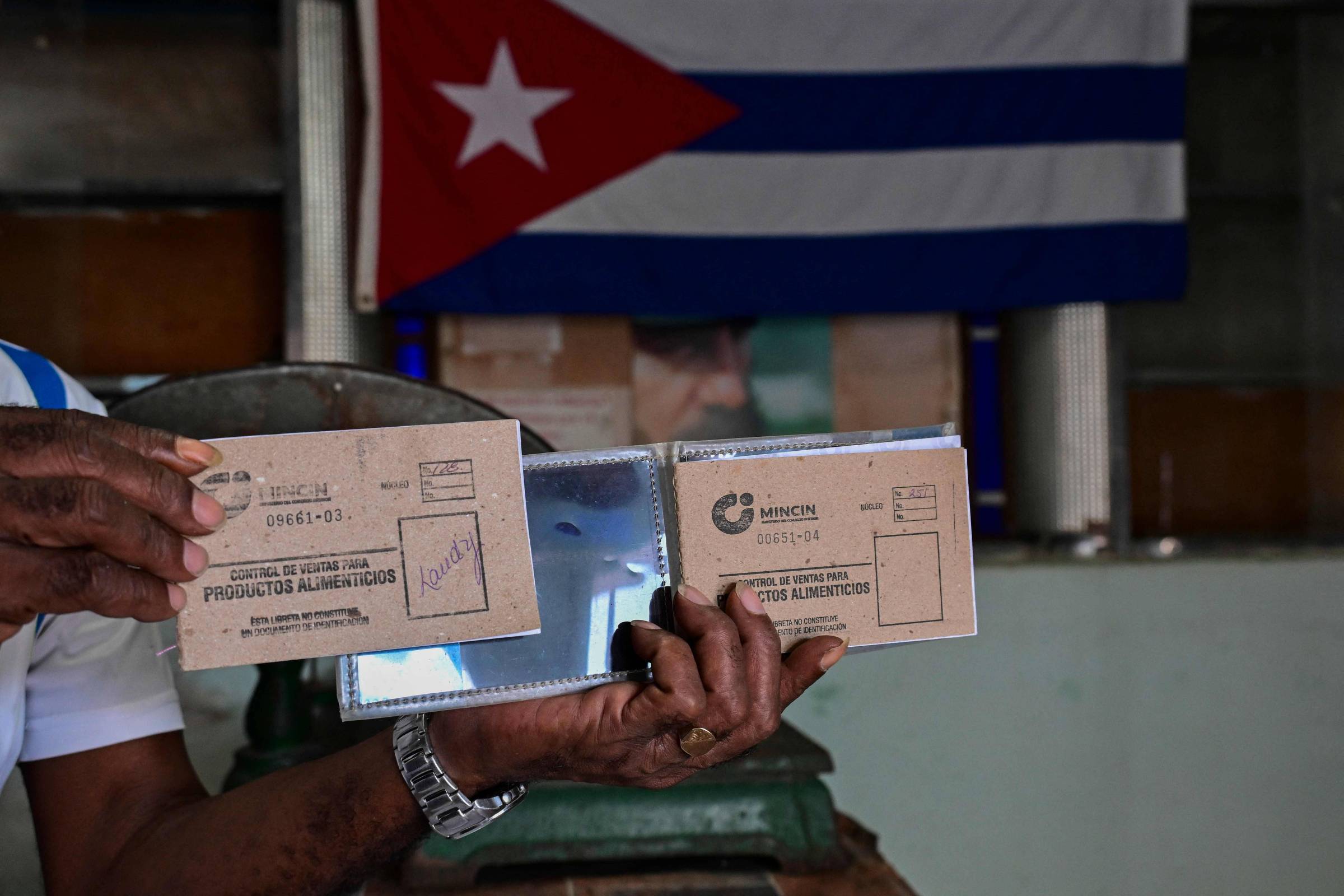 cuba-desmonta-caderneta-de-racionamento-apos-60-anos-de-produtos-subsidiados