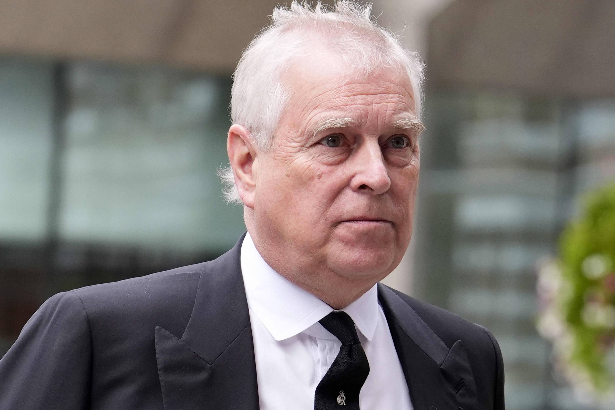 policia-do-reino-unido-admite-ilegalidade-em-buscas-contra-o-ex-principe-andrew