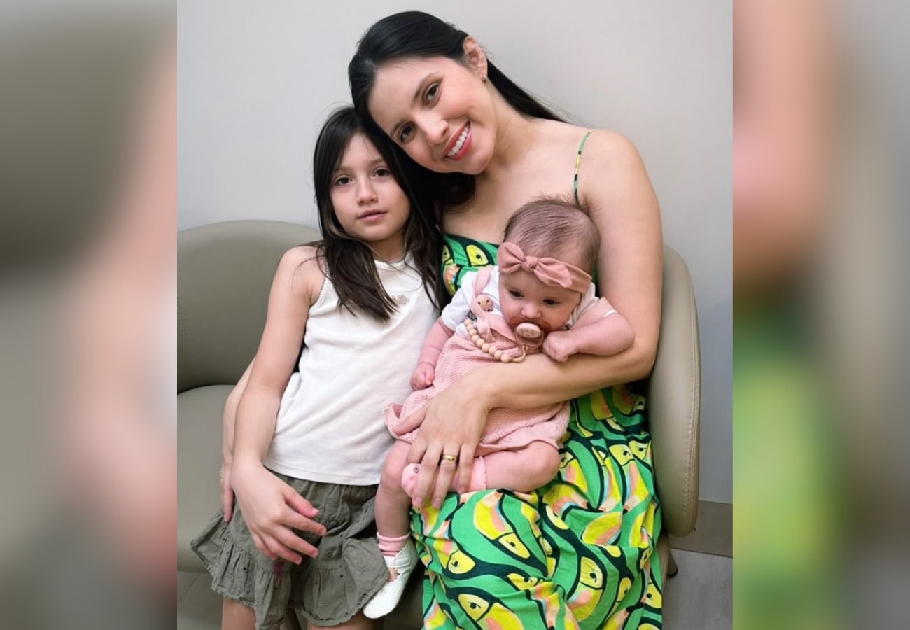mae-explica-vacina-para-bebe-e-reacao-da-menina-chama-atencao-pela-fofura;-video
