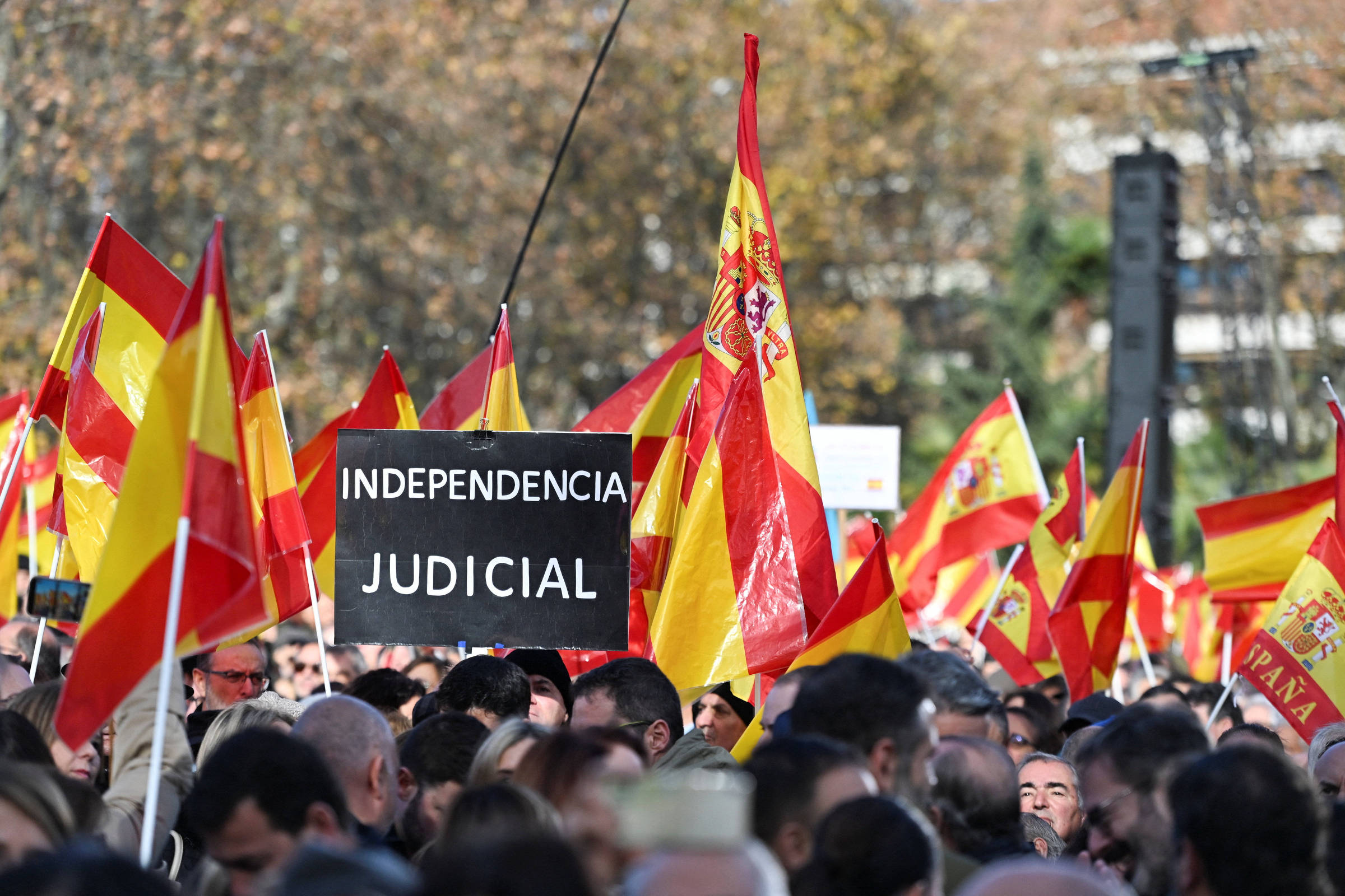Milhares de cidadãos da Espanha no exterior podem ficar impedidos de votar nas próximas eleições