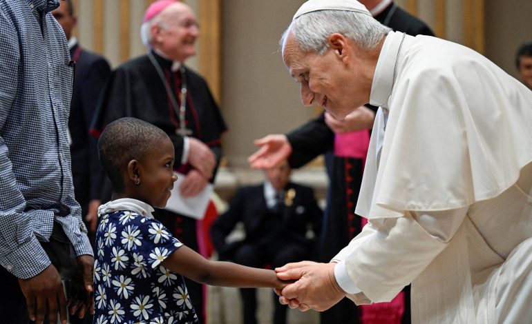 Vaticano diz que Leão 14 será internado na terça (13) para retirar nódulo do pulmão
