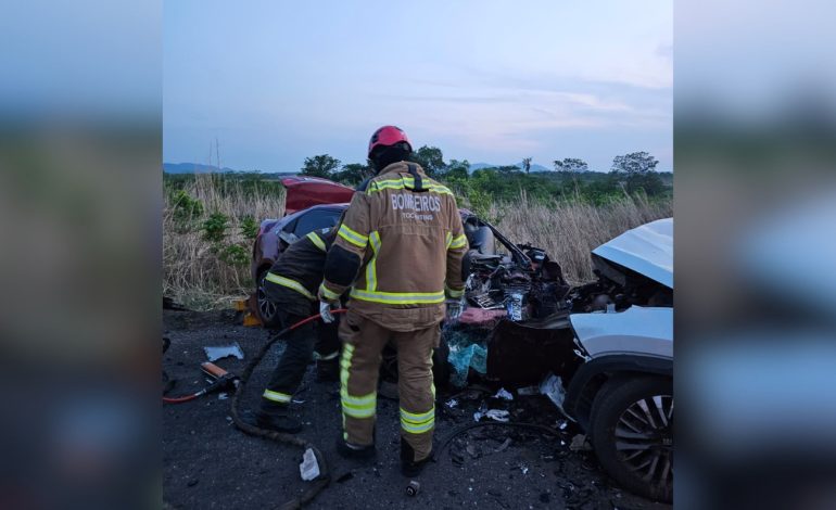 acidente-entre-caminhonete,-carro-e-moto-deixa-quatro-mortos-no-tocantins