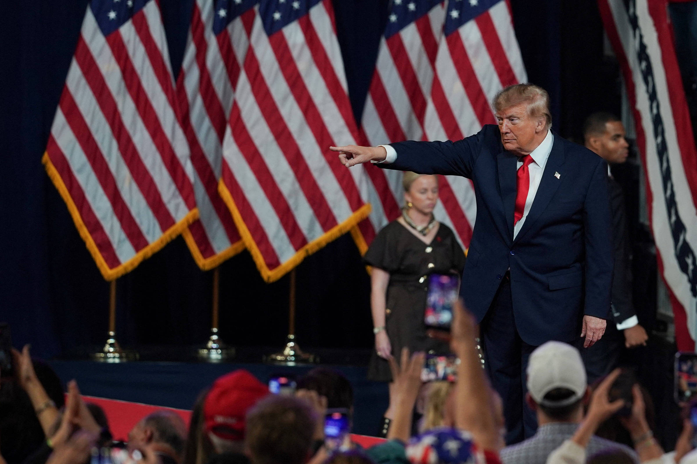 Trump sugere rebatizar oceano Atlântico ou Pacífico como oceano Trump