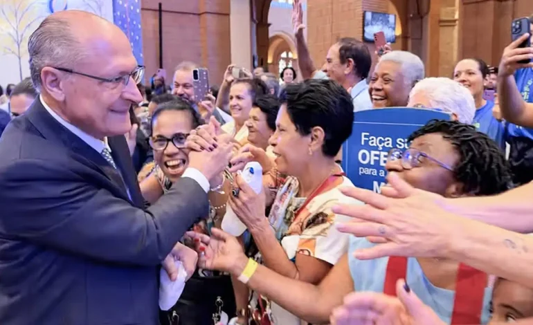 Em Aparecida, Alckmin pede isenção da Justiça Eleitoral