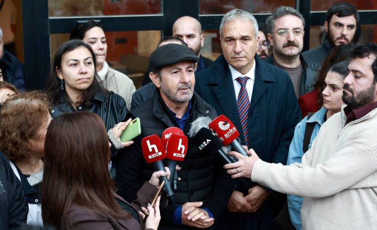 policia-da-turquia-assume-controle-de-tv-da-oposicao-e-prende-jornalistas