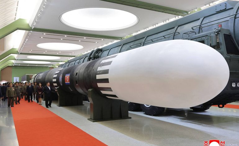 Coreia do Norte exibe arsenal militar em novo museu