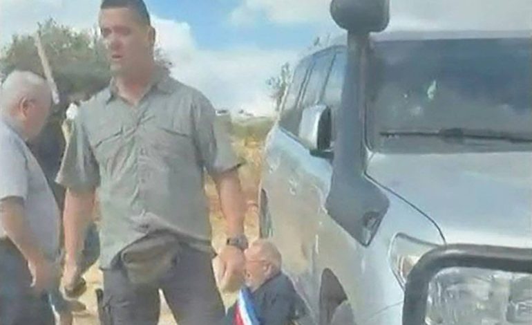 colonos-israelenses-atacam-comitiva-de-diplomatas-europeus-na-cisjordania
