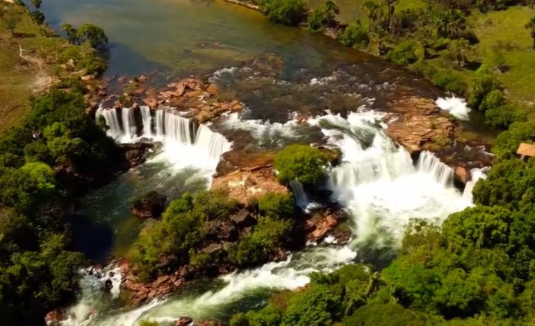 Conheça a Cachoeira da Velha, um dos principais atrativos do Jalapão, e saiba como chegar ao local