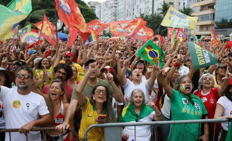 ato-em-apoio-a-democracia-e-a-lula-reune-milhares-no-rio-e-brasilia
