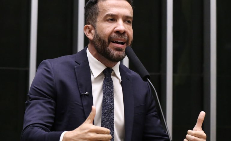 deputado-andre-janones-e-internado-com-arritmia-em-sao-paulo