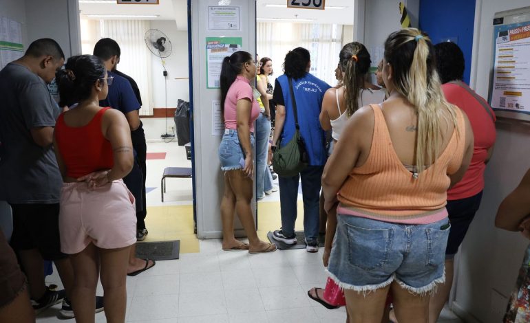 Moradores da Maré se mobilizam para divulgar locais de votação