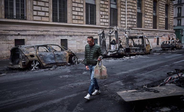 França decreta novos toques de recolher e começa a julgar detidos após onda de caos