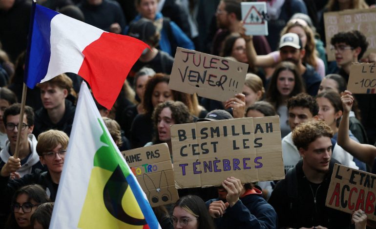 Novo slogan de protestos na França não faz sentido, e por isso faz todo sentido