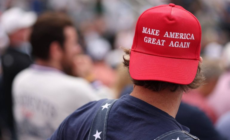 Aliados defendem decreto de lei marcial em caso de derrota suspeita de Trump