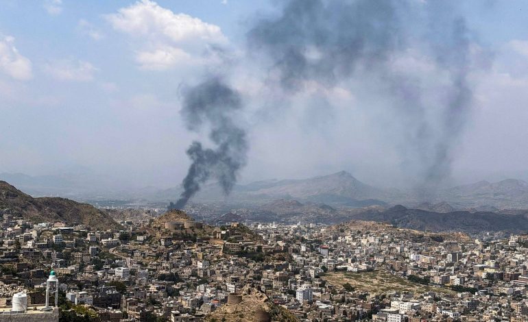 Houthis matam 2 em aeroporto durante ataques à Arábia Saudita