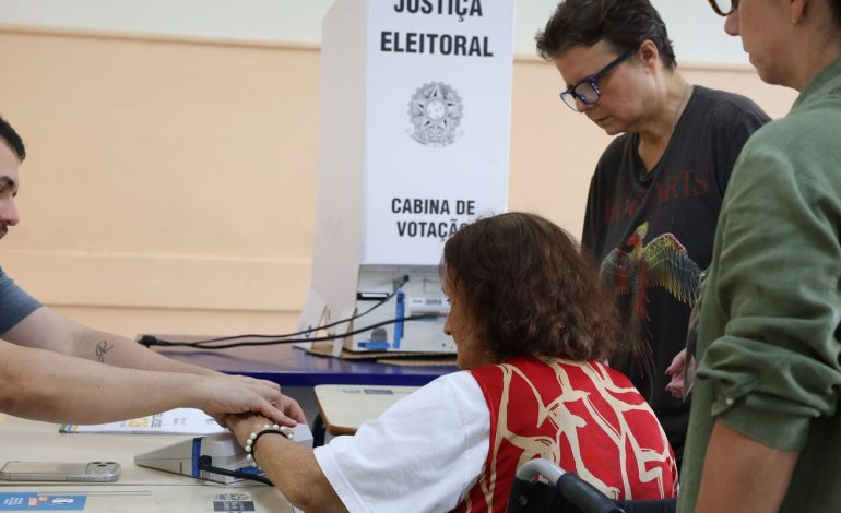 Primeiro turno contou com 43% mais eleitores de ao menos 70 anos