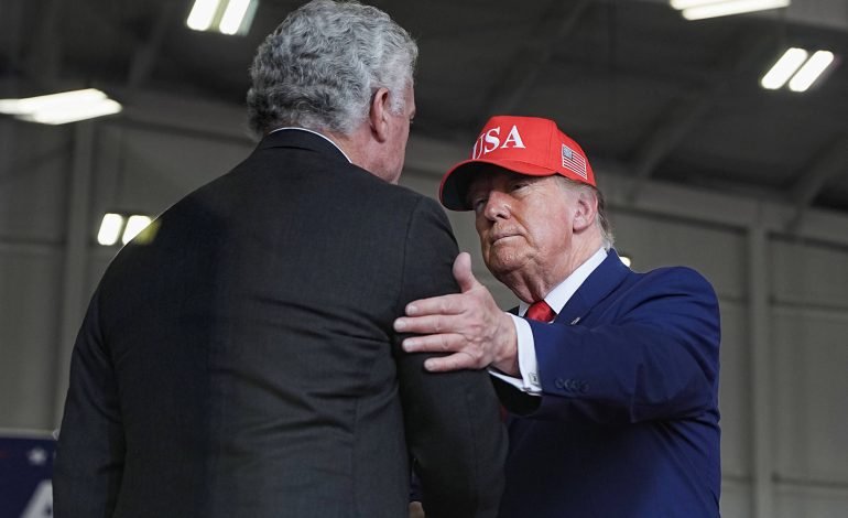 trump-nao-para-de-elogiar-corpos-masculinos-em-campanha-para-as-eleicoes