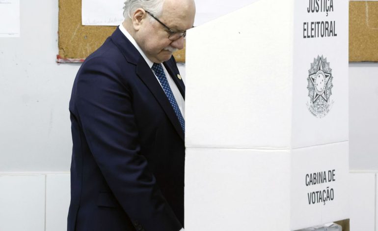 Vontade das urnas precisa ser respeitada, afirma Fachin após votar