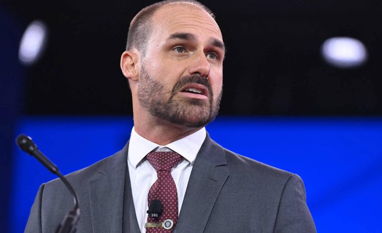 eduardo-bolsonaro-diz-nao-ter-medo-de-moraes-e-que-lula-‘foi-malandro’-apos-perder-dedo