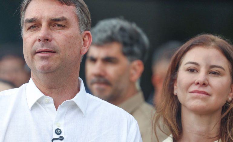 aviao-com-flavio-bolsonaro-e-familia-segue-para-miami