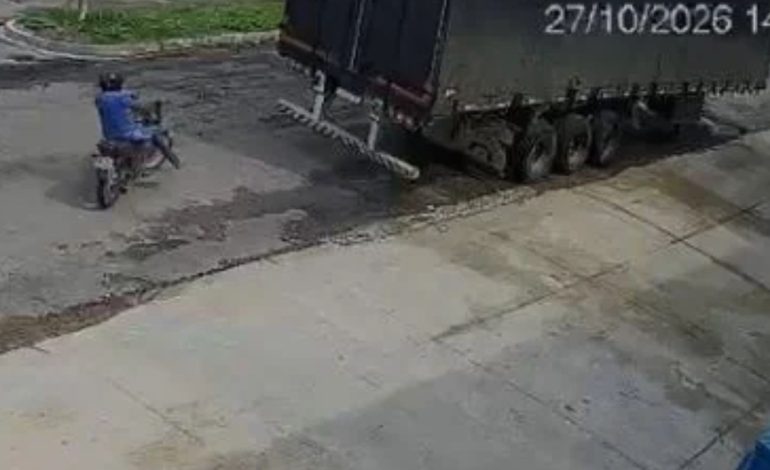 motociclista-morre-apos-nao-conseguir-frear-e-bater-na-traseira-de-caminhao;-video