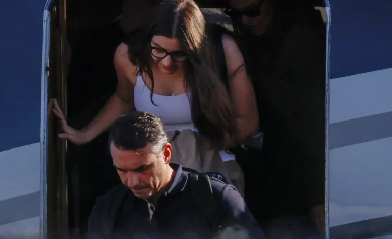 flavio-bolsonaro-chega-aos-estados-unidos-depois-de-fugir-do-brasil