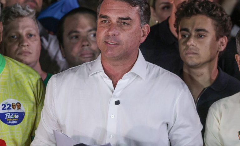 em-carta-golpista,-flavio-agradece-milei-e-trump-por-apoio-para-fuga