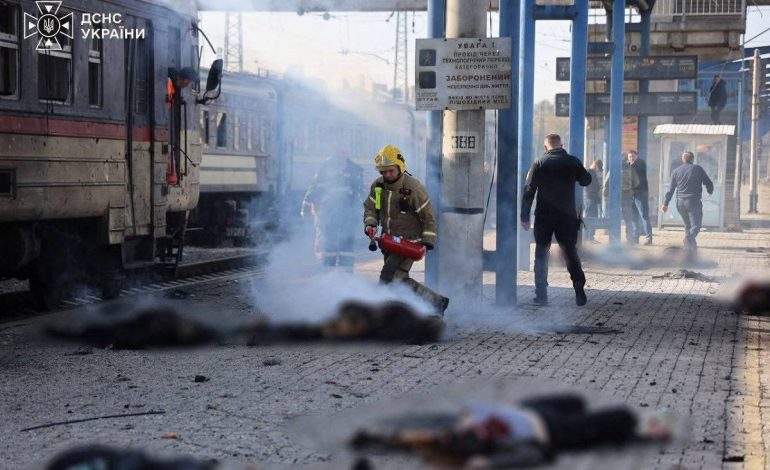 drone-mata-13-em-estacao-de-trem-na-ucrania;-kiev-faz-maior-ataque-a-russia
