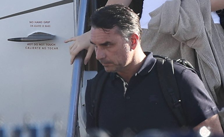 wall-street-journal-acusa-governo-lula-de-perseguicao-politica-a-flavio-bolsonaro