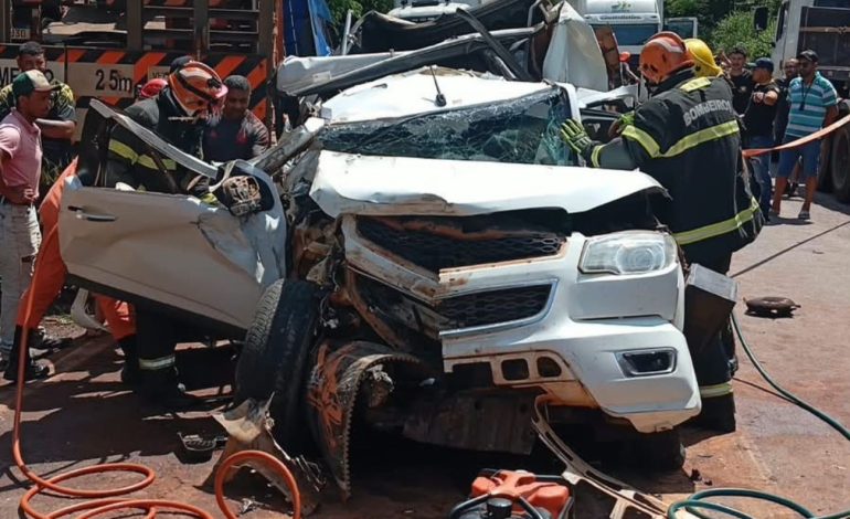 crianca-morre-e-tres-pessoas-ficam-feridas-em-acidente-entre-caminhoes-e-caminhonete-na-br-153